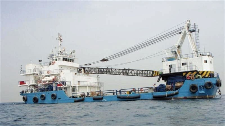 150-tonne Revolving Crane Vessel w/6-point mooring and Dive Support