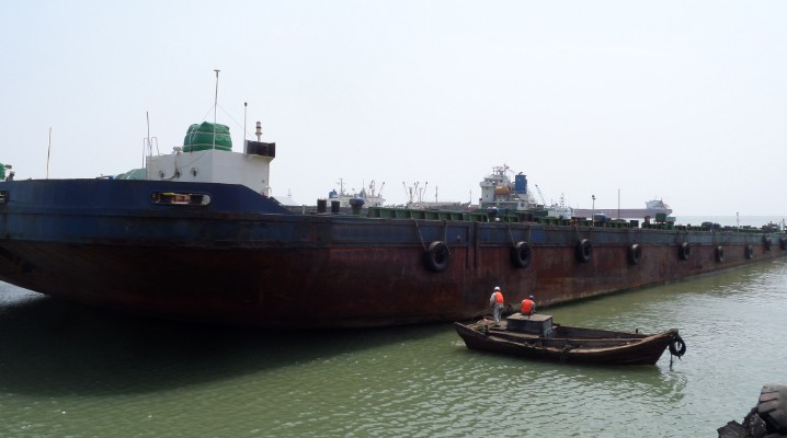 92m x 36m x 5.8m 12,000 DWT Ballastable Deck Barge