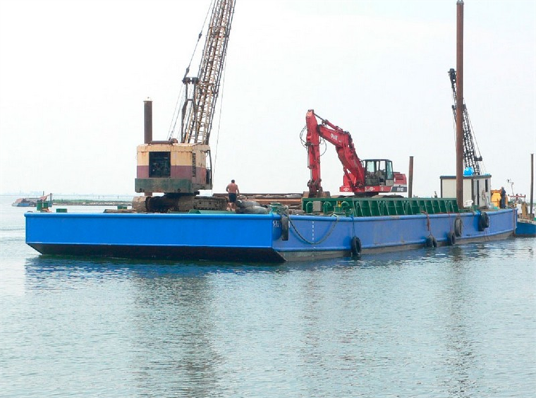 47.6 x 13.0 m Deck Barge 