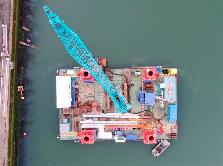 300-tonne Jack Up Barge, Working Depth 13.4 m 