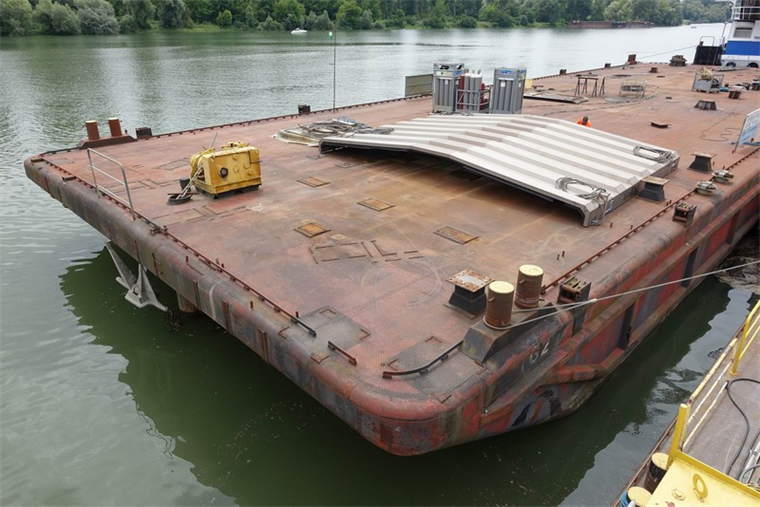 46 m x 16 m x 3 x Flat Deck Pontoon (Deck Barge) w/ Fuel Cargo Tank